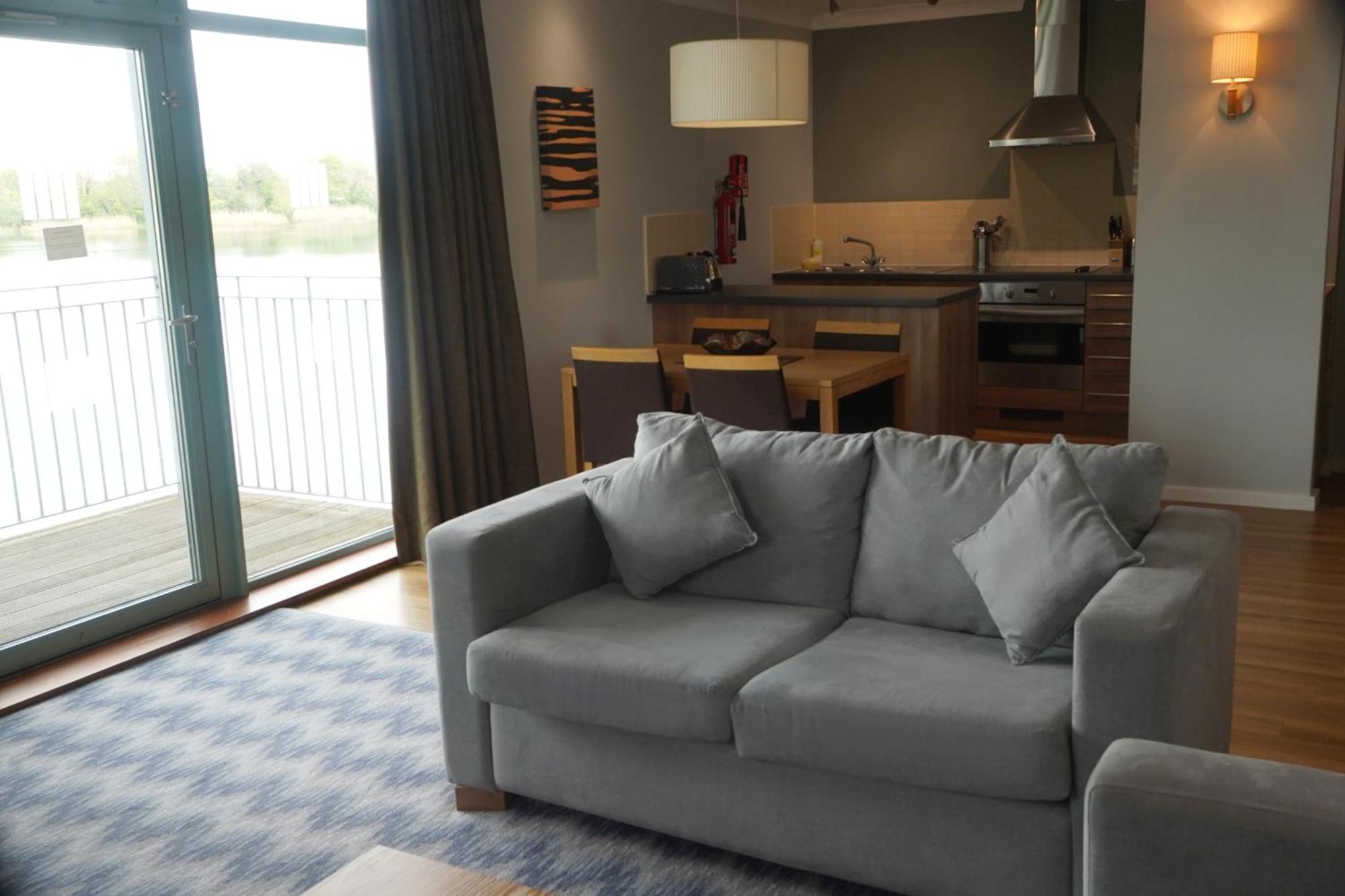 De Vere Cotswold Water Park Apartments Cirencester Exterior foto